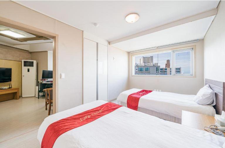 R&T Hotel Jeju Exterior photo