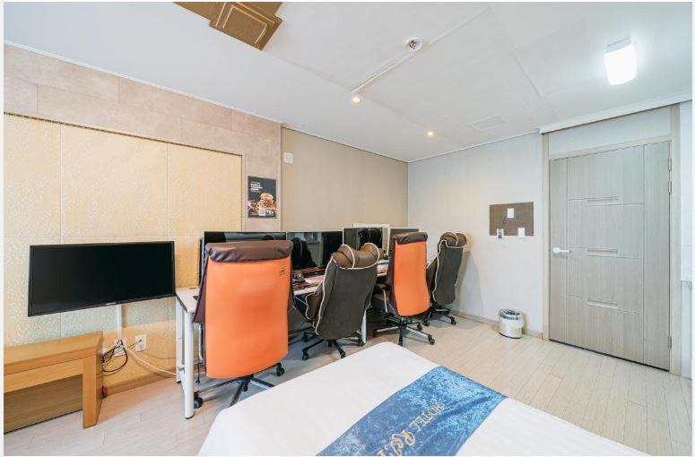 R&T Hotel Jeju Exterior photo