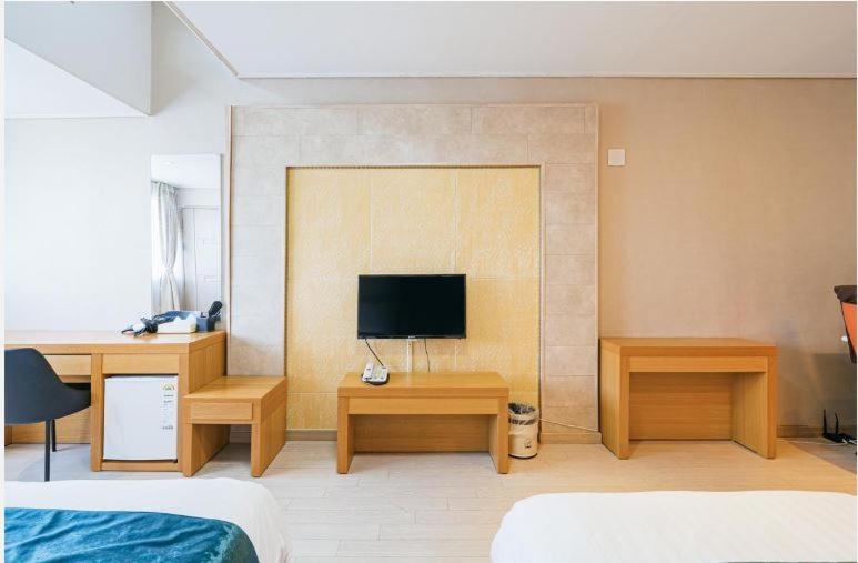 R&T Hotel Jeju Exterior photo